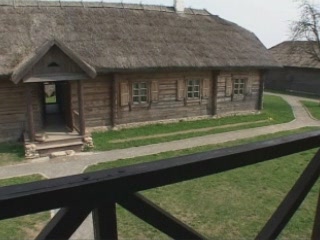  ベラルーシ:  
 
 Strochitsy, Museum of Folk Architecture and Life